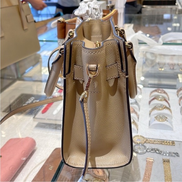 Michael Kors
Hamilton Small Satchel Leather - Picture 6 of 16